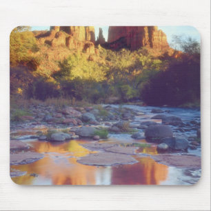 USA, Arizona, Sedona. Cathedral Rock reflektierend Mousepad