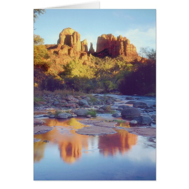 USA, Arizona, Sedona. Kathedrale Rock reflektieren (Vorne)