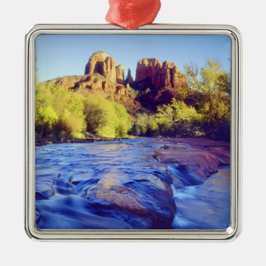 USA, Arizona, Sedona. Kathedrale Rock reflektiert Ornament Aus Metall (Vorne)
