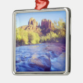 USA, Arizona, Sedona. Kathedrale Rock reflektiert Ornament Aus Metall (Links)