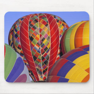USA, Arizona, Val Vista. Farbenfrohe heiße Luft Mousepad