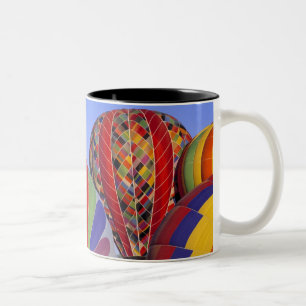 USA, Arizona, Val Vista. Farbige Heißluft Zweifarbige Tasse