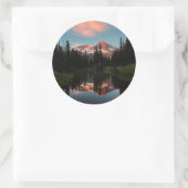 USA, Bundesstaat Washington. Mt. Rainier gespiegel Runder Aufkleber (Tasche)