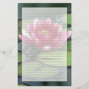 USA, Bundesstaat Washington, Seattle. Seerose und Briefpapier