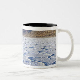 USA, CA, Death Valley NP, Salzformationen bei Zweifarbige Tasse