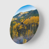 USA, Colorado. Hellgelbe Aspekte in Rockies Runde Wanduhr (Winkel)