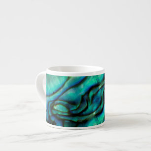 USA, Colorado, Lafayette. Abalone-Schalen-Montage Espressotasse
