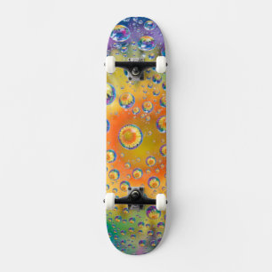 USA, Colorado, Lafayette. Wasserblasen auf Glas 2 Skateboard
