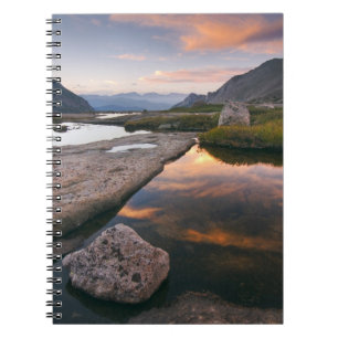 USA, Colorado, Rocky Mountain NP. Sonnenaufgang in Notizblock