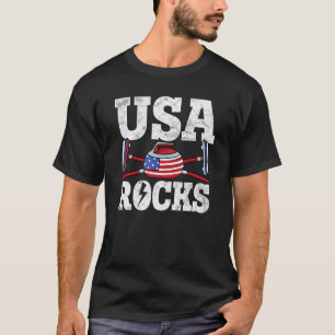 USA Curler Broom Winter Ice Sports American Flag C T-Shirt