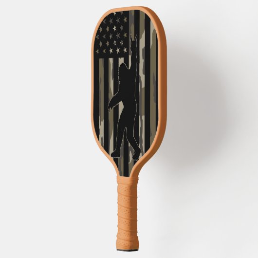 USA Flag Bigfoot Bottomland Camouflage Pickleball Schläger (Links)