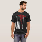 USA Flag Medizinisches Symbol Black Patriotic Cadu T-Shirt (Vorne ganz)