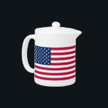 USA Flag Teapot<br><div class="desc">Fügen Sie Ihrer Teezeit eine lebendige Touch amerikanischen Geistes hinzu, mit unserem exklusiven Teekessel mit der Flagge der USA! Dieser Teekessel ist mit viel Liebe zum Detail gestaltet und ist mehr als nur ein Küchenaccessoire, sondern eine Feier des amerikanischen Erbes und des kulturellen Stolzes. Das kühne Design zeigt stolz die...</div>