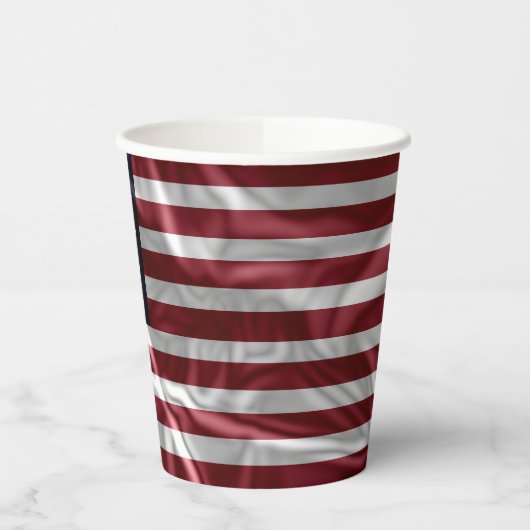 USA Flapping Flag Red, White Stripes, Starry Blue Pappbecher (Links)