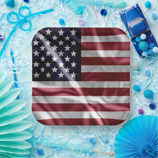 USA Flapping Flag Red, White Stripes, Starry Blue Pappteller (Party)