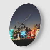 USA, Florida, Miami Beach, Ocean Drive, Art Deco Große Wanduhr (Winkel)