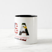 "USA – Freedom Is a State of Mind" Zweifarbige Tasse (Mittel)