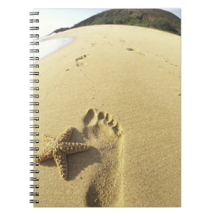 USA, Hawaii, Maui, Makena Beach, Fußabdruck und Notizblock