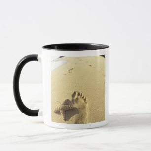 USA, Hawaii, Maui, Makena Beach, Fußabdruck und Tasse