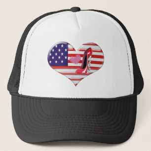 USA-Herz-Flagge und Korkenzieher-roter Truckerkappe