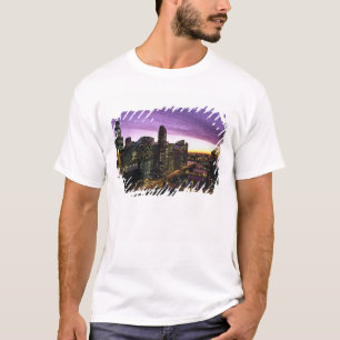 USA, IL, Chicago. Chicago Skyline und Fluss T-Shirt