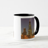 USA, Illinois, Chicago: City Skyline / Abend Tasse (VorderseiteRechts)