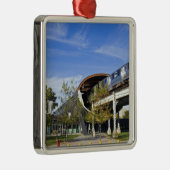 USA, Illinois, Chicago, Zug, der Illinois führt Silbernes Ornament (Rechts)