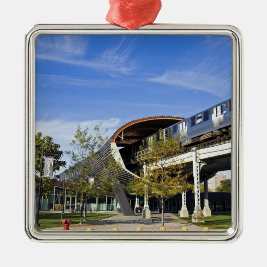 USA, Illinois, Chicago, Zug, der Illinois führt Silbernes Ornament (Vorne)