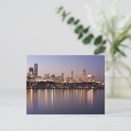 USA, Illinois, Skyline von Chicago bei Dämmerung Postkarte (Stehend Vorderseite)