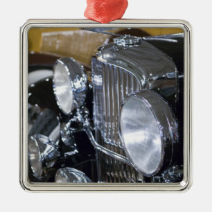 USA, Indiana, Auburn: Auburn, Cord, Duesenberg 10 Ornament Aus Metall