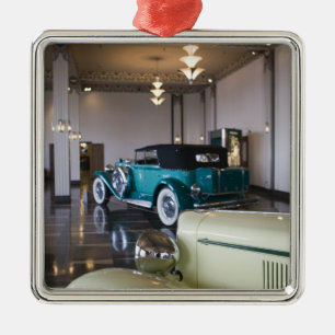 USA, Indiana, Auburn: Auburn, Cord, Duesenberg 8 Ornament Aus Metall
