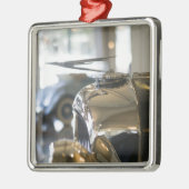 USA, Indiana, kastanienbraun: Kastanienbraun, Silbernes Ornament (Links)