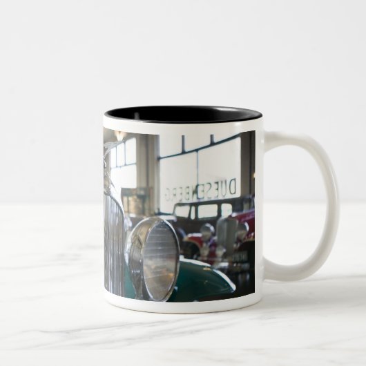 USA, Indiana, kastanienbraun: Kastanienbraun, Zweifarbige Tasse (Rechts)