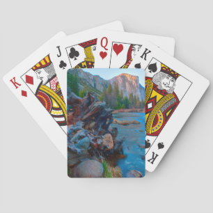 USA, Kalifornien. Baumwurzeln im Merced River Spielkarten