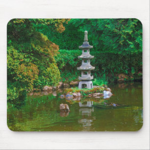 USA, Kalifornien. Blick auf einen Teich Mousepad