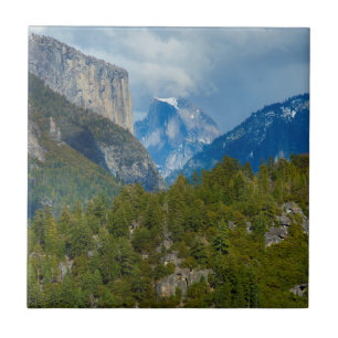 USA, Kalifornien. Blick auf Half Dome im Yosemite Fliese