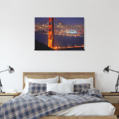 USA, Kalifornien. Golden Gate Bridge bei Nacht Leinwanddruck (Insitu (Schlafzimmer))