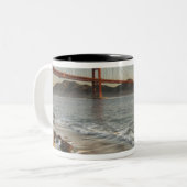 USA, Kalifornien, San Francisco.  Eine Zweifarbige Tasse (Vorderseite Links)