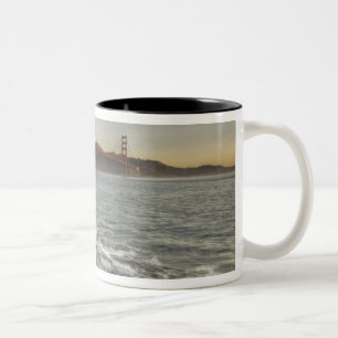 USA, Kalifornien, San Francisco.  Eine Zweifarbige Tasse