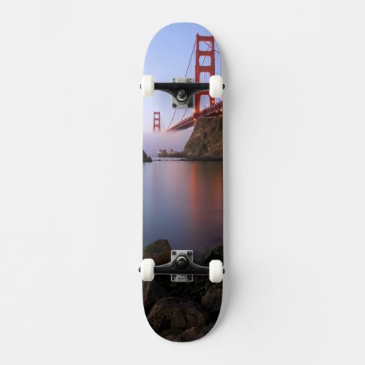 USA, Kalifornien, San Francisco. Goldenes Tor Skateboard (Vorderseite)