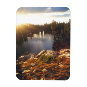 USA, Kalifornien, Sierra Nevada-Gebirge. Sonnenunt Magnet