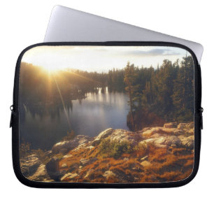 USA, Kalifornien, Sierra Nevada.Sonnenuntergang Laptopschutzhülle
