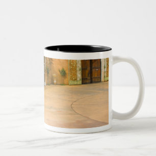 USA, Kalifornien, Sonoma Valley, Patio im Viansa Zweifarbige Tasse