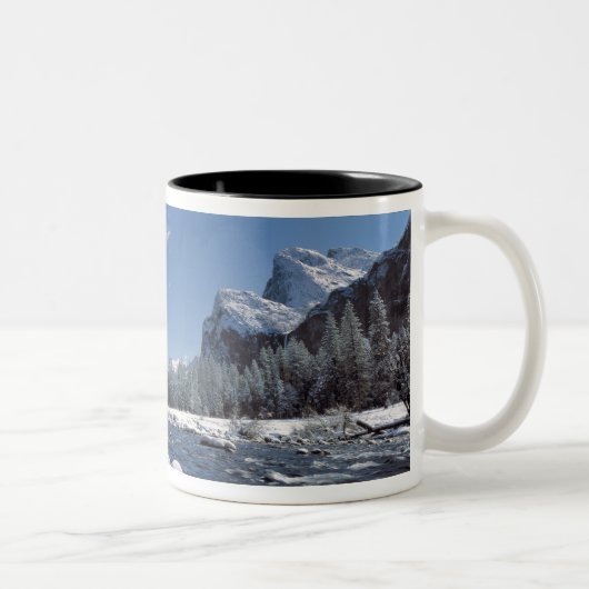 USA, Kalifornien, Yosemite NP. Der Merced-Fluss Zweifarbige Tasse (Rechts)