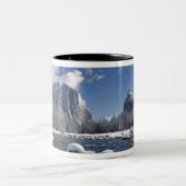 USA, Kalifornien, Yosemite NP. Der Merced-Fluss Zweifarbige Tasse (Mittel)