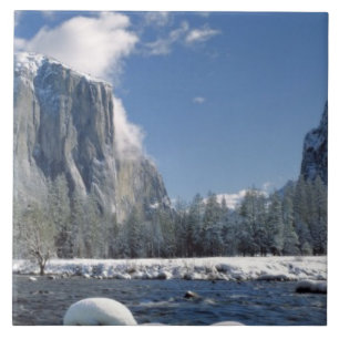 USA, Kalifornien, Yosemite NP. Der Merced River, Fliese