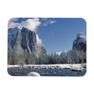 USA, Kalifornien, Yosemite NP. Der Merced River, Magnet