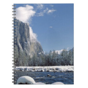 USA, Kalifornien, Yosemite NP. Der Merced River, Notizblock