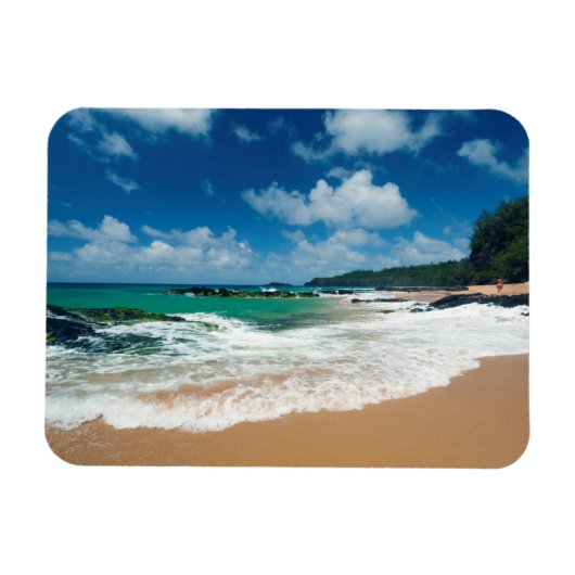 USA, Kauai, Hawaii. Eine Frau trollt durch die Ste Magnet (Horizontal)