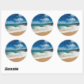 USA, Kauai, Hawaii. Eine Frau trollt durch die Ste Runder Aufkleber (Blatt)